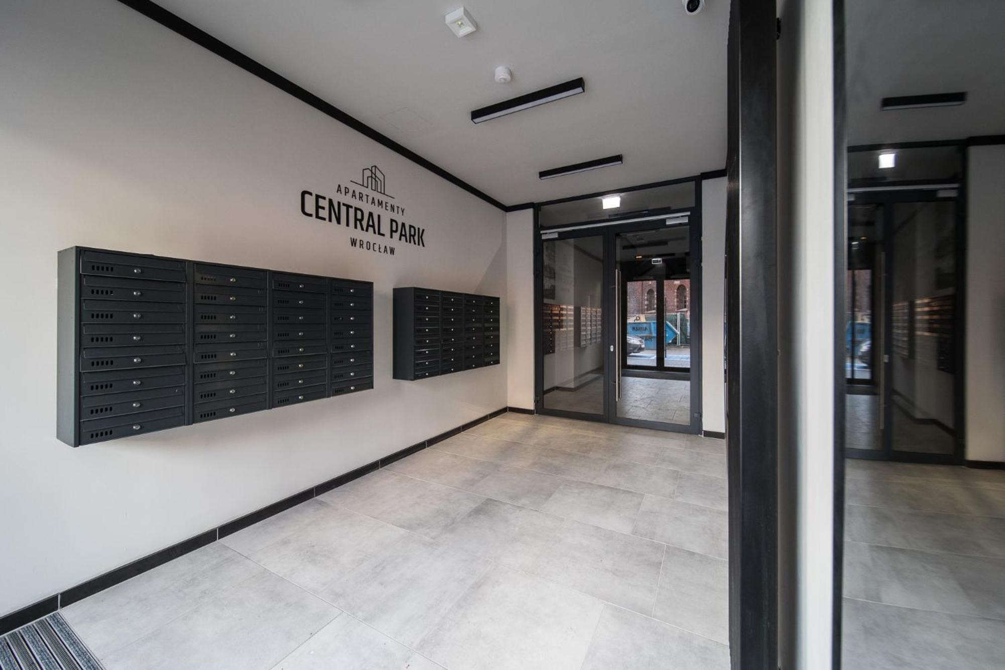 Central Park Red Apartment 弗罗茨瓦夫 外观 照片